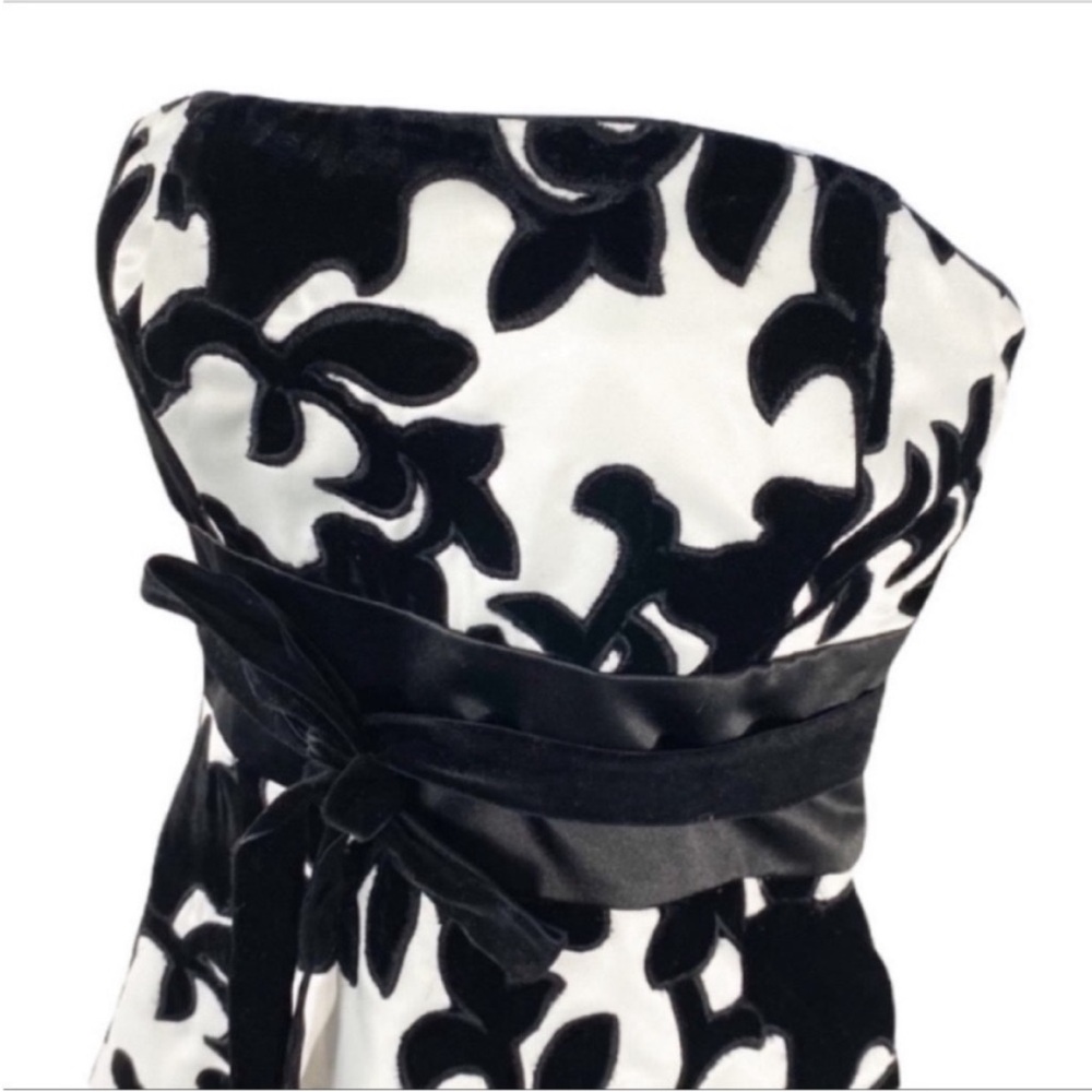 WHITE HOUSE BLACK MARKET velvet strapless dress 0 - Picture 4 of 10